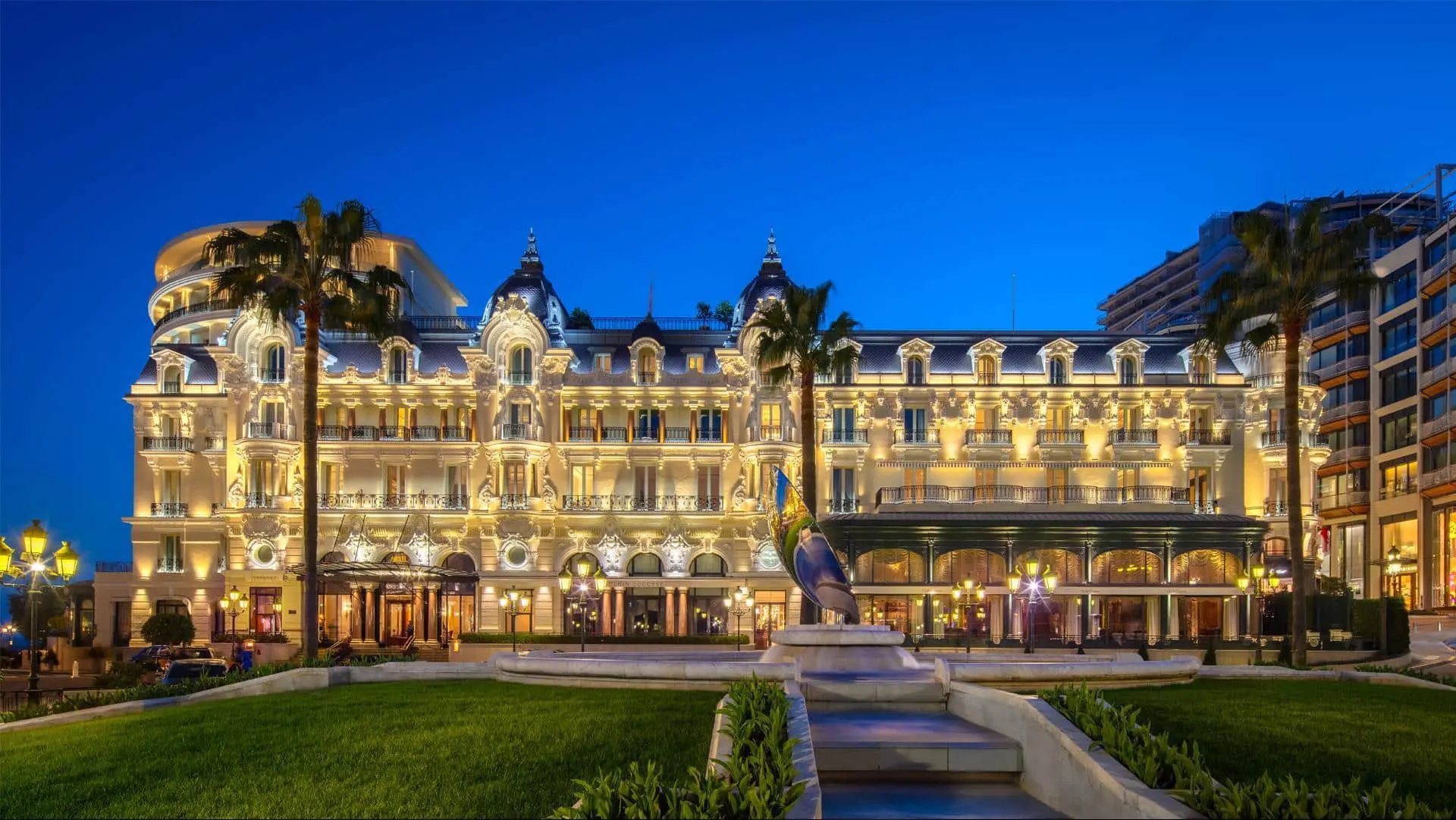 Imgage the Hotel de Paris Monte-Carlo during the evening, l