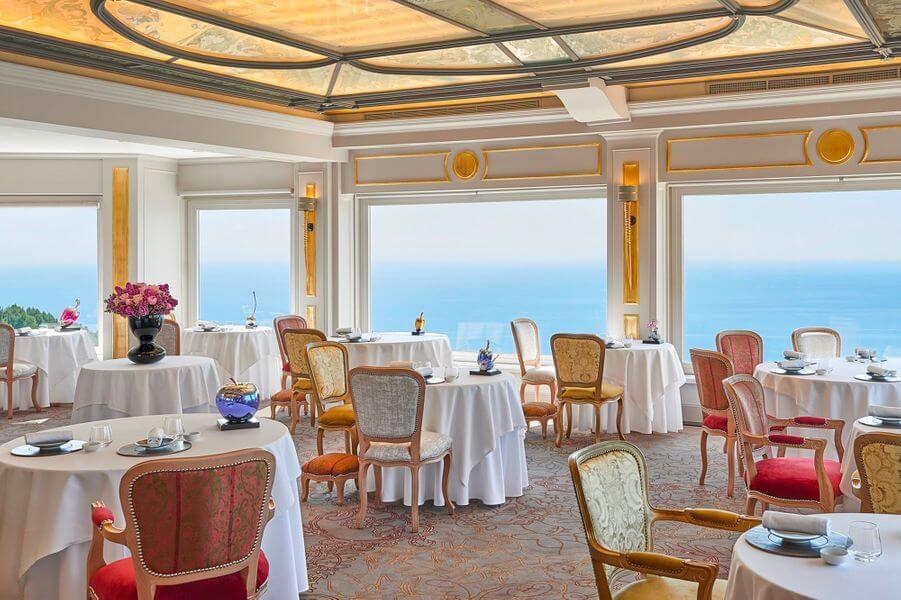 Image of Le Chevre restaurant overlooking the sea through large glass windows
