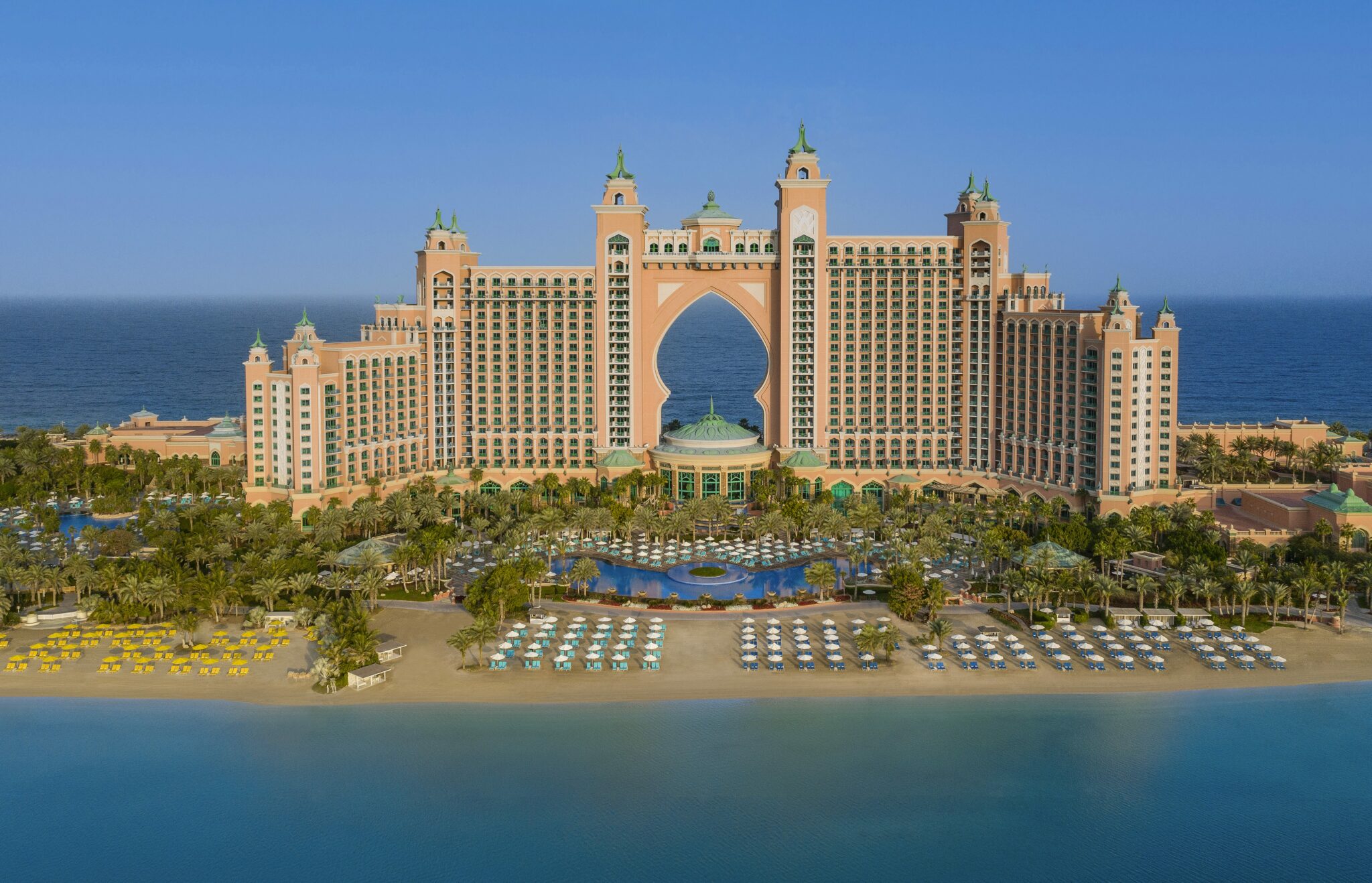 Image of the Atlantis, the Palm hotel during the daytime