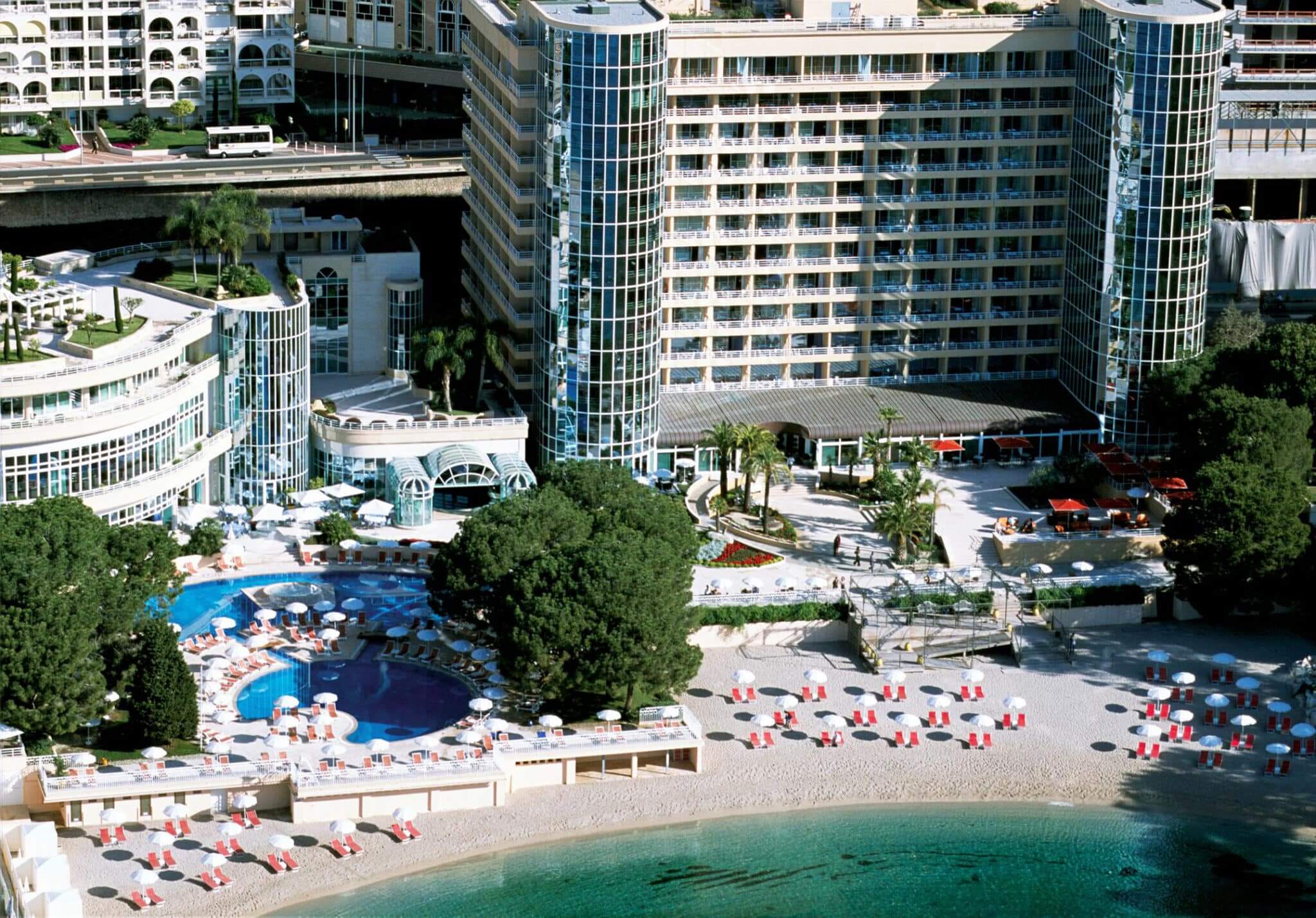 Image of the Merdien hotel from above, on the beach from above