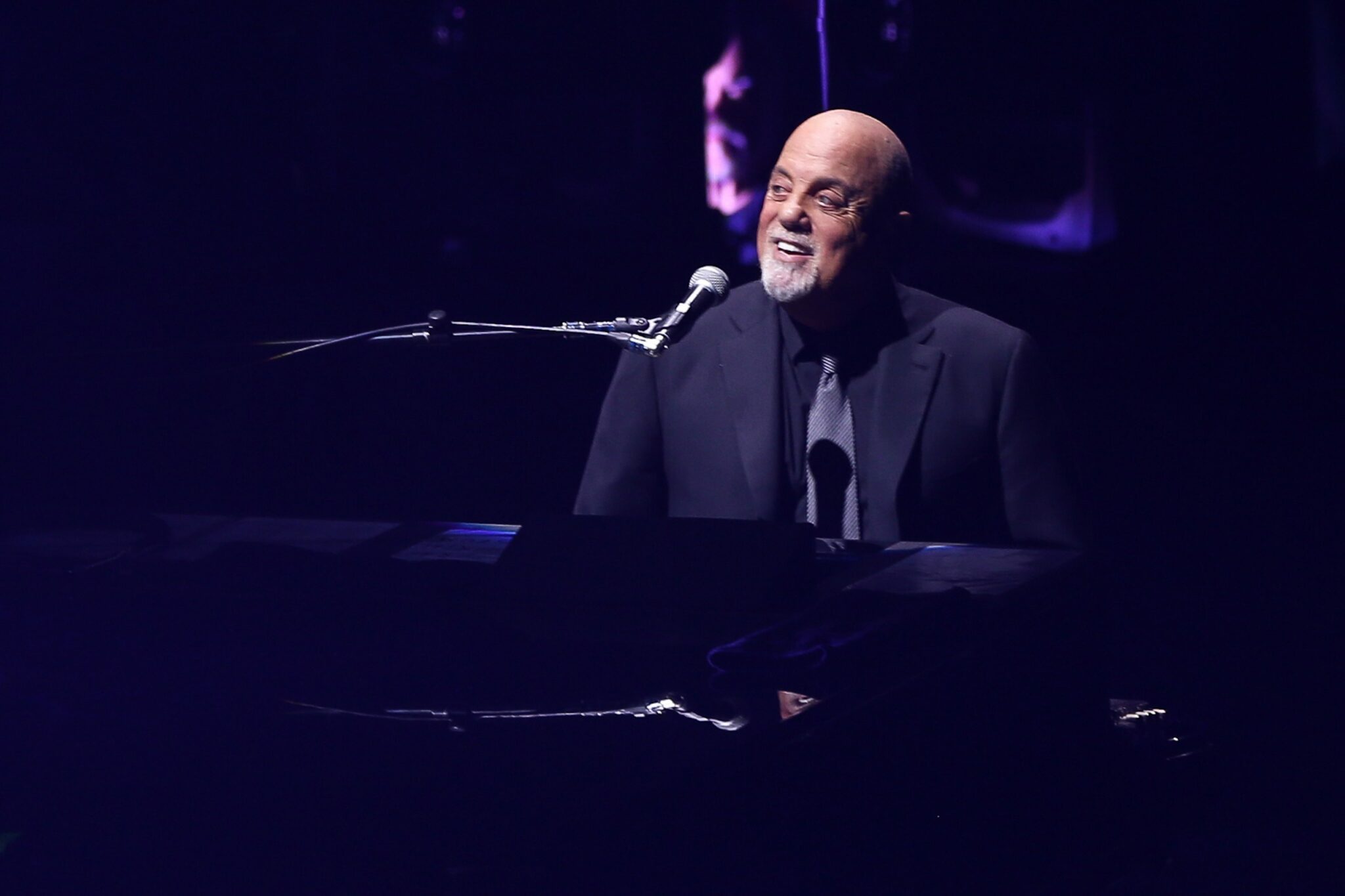 Billy Joel playing in concert